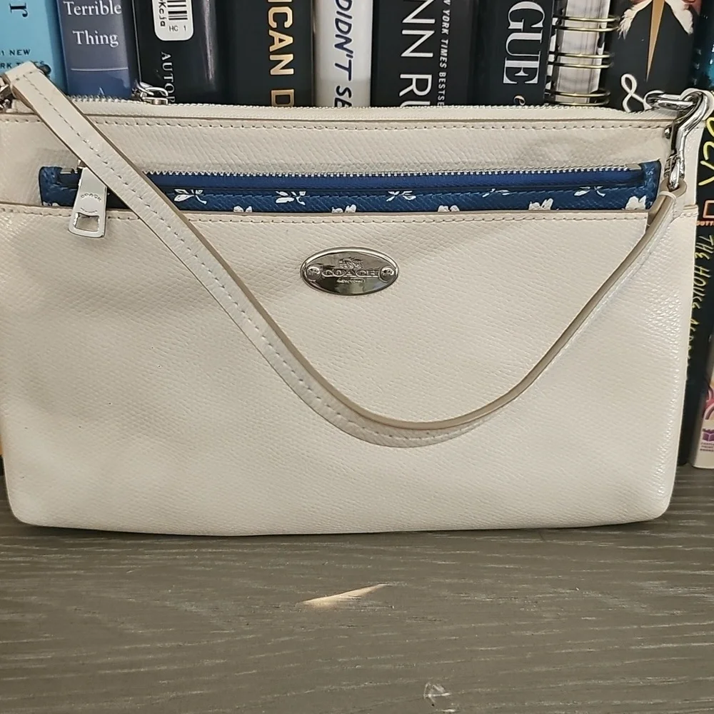 Coach Badlands IVORY CLUTCH SET EXCELLENT CONDITION